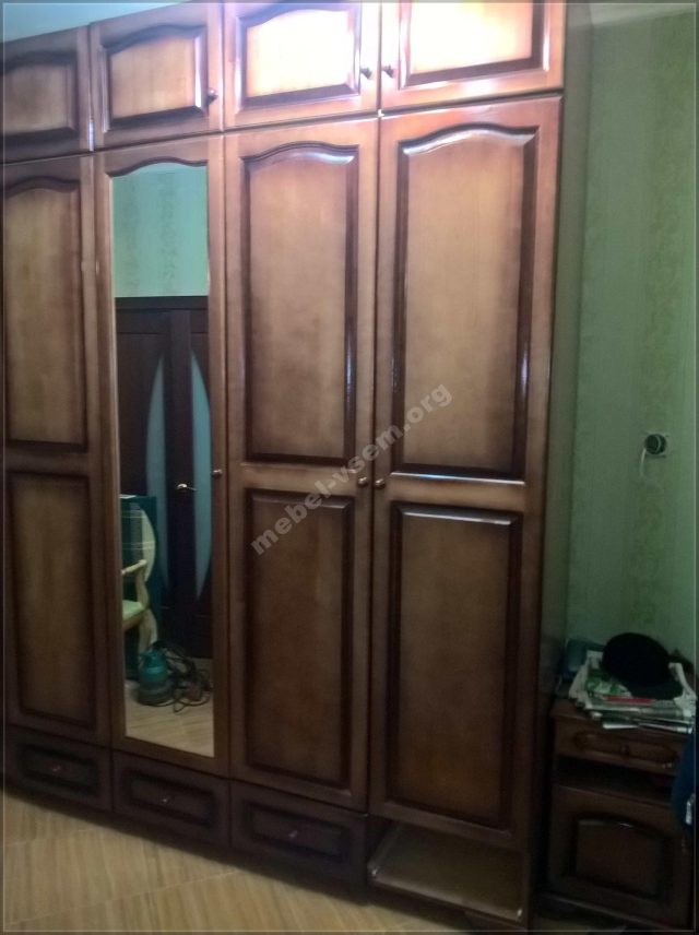 Прихожая из массива