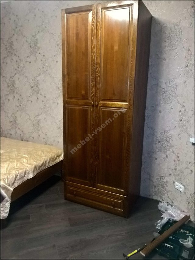 Шкаф из массива